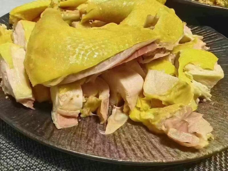 盐焗鸡腿八成熟，口感很好，一件50斤，价格美丽