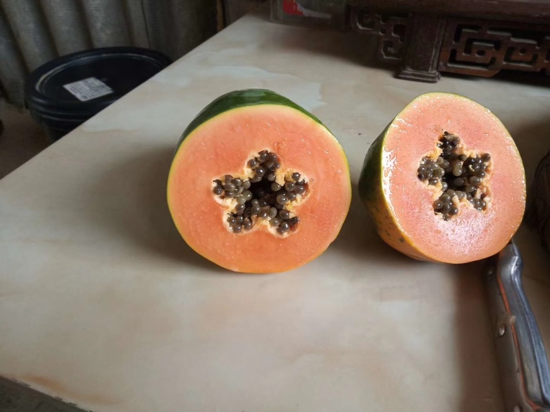 有大量水果木瓜。
