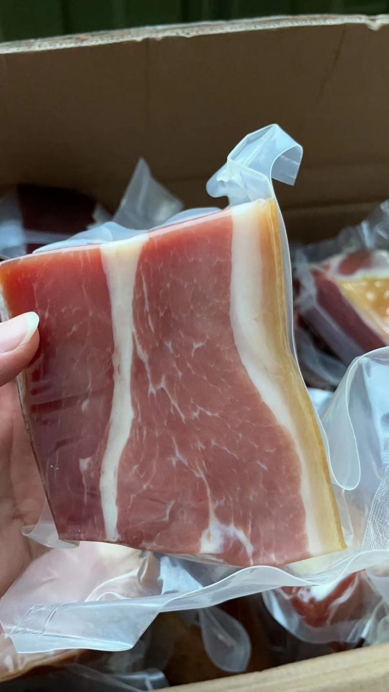 云南火腿一斤装无骨火腿火烧毛火腿腊肉现货供应品质保证