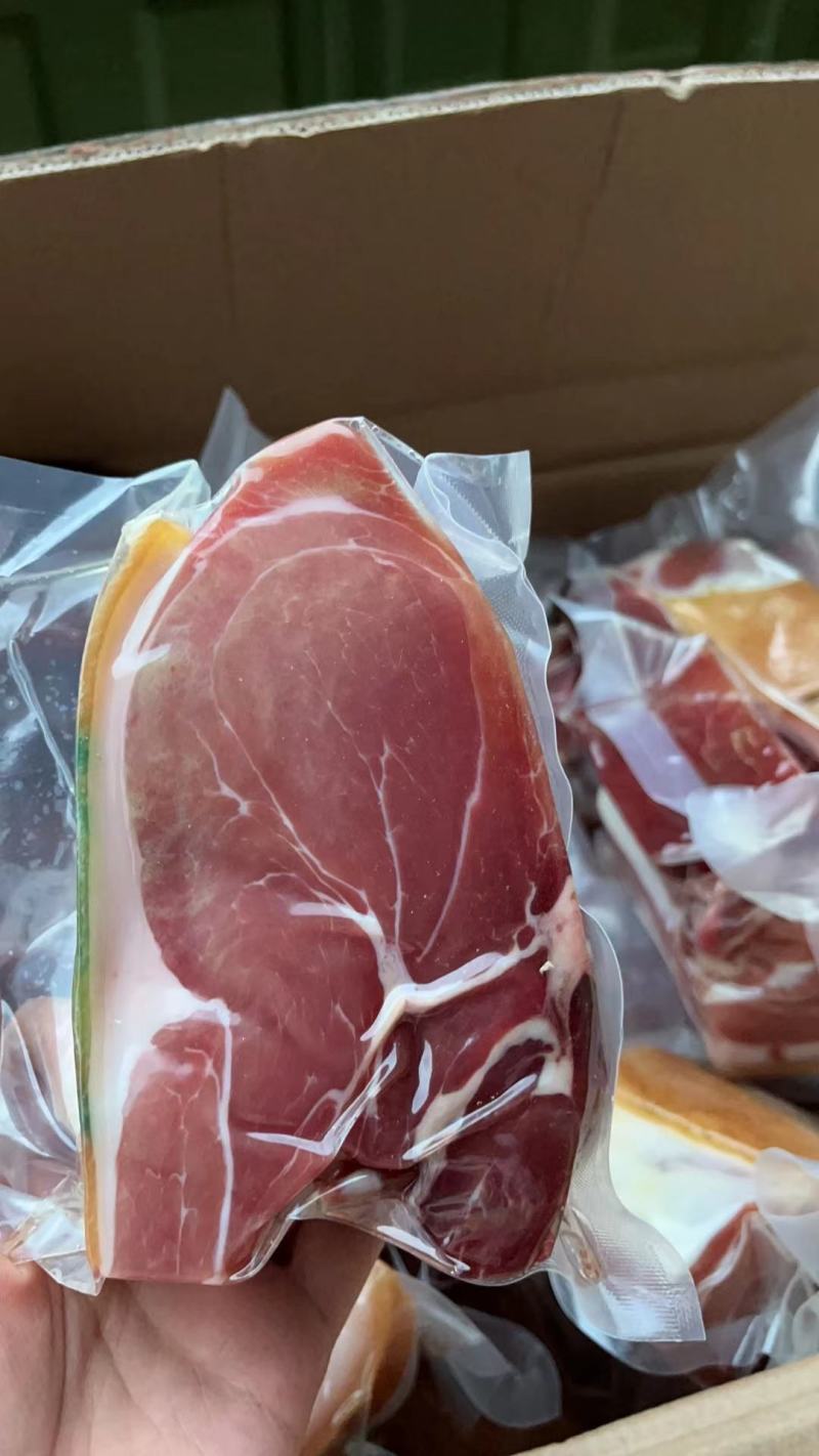 云南火腿一斤装无骨火腿火烧毛火腿腊肉现货供应品质保证