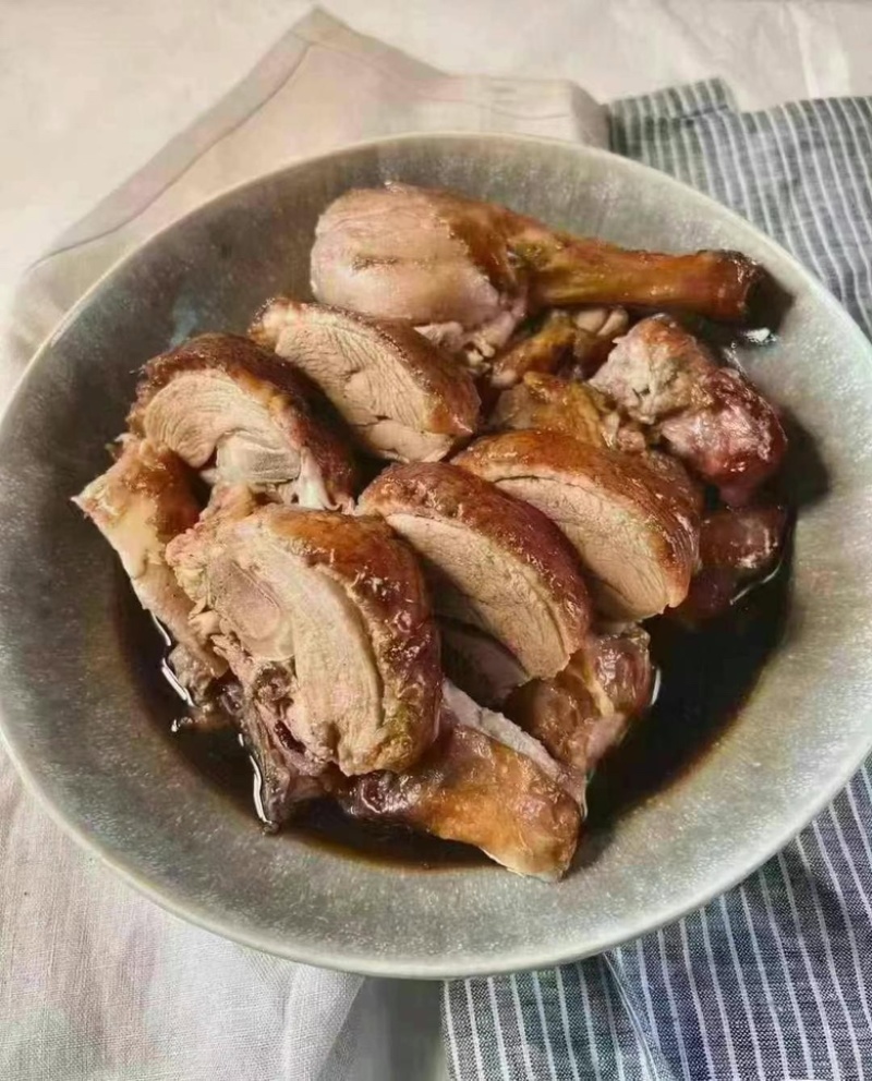 八成熟卤板鸭一件50斤，需要加工可以卖