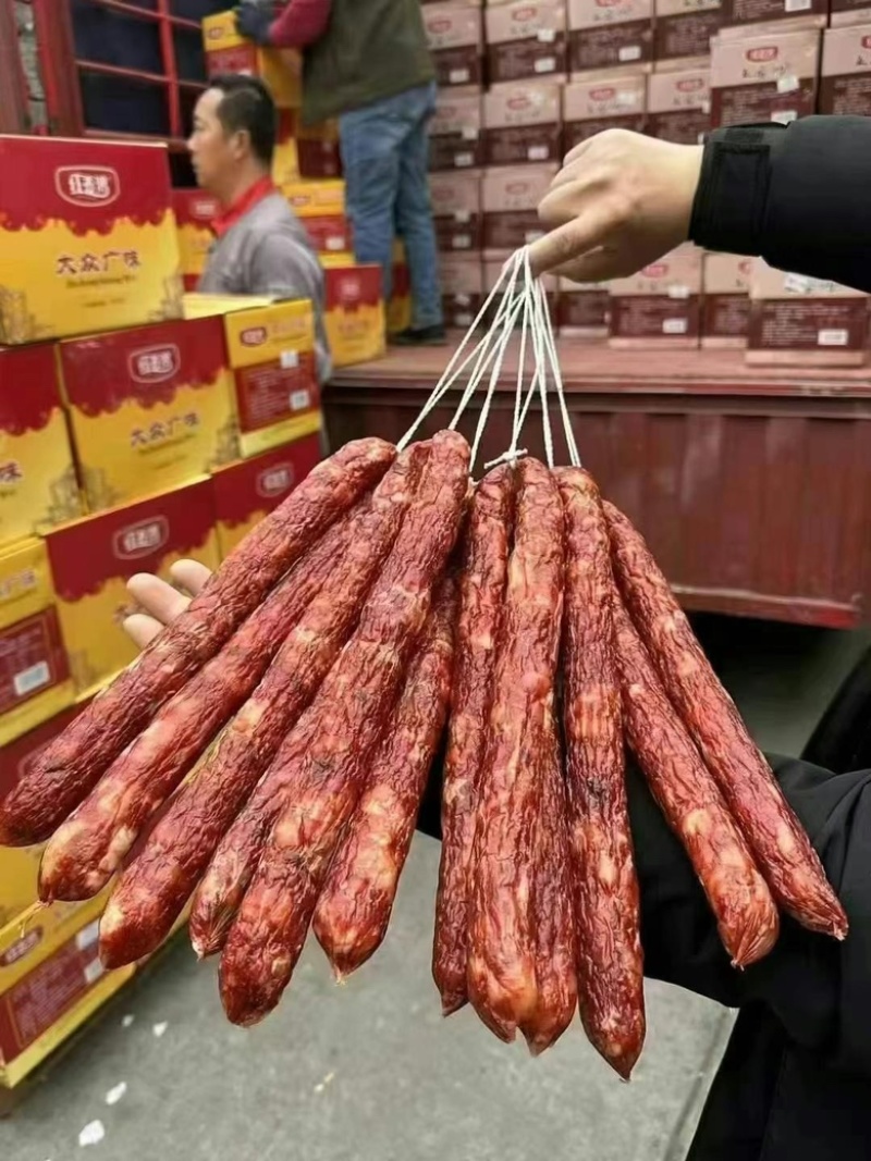 纯肉香肠一件30斤，麻辣味，广味，五香都有