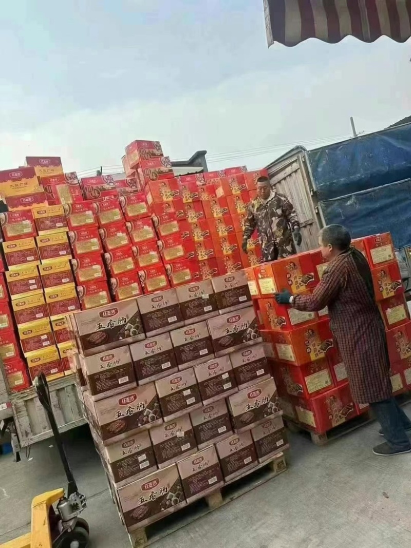 纯肉香肠一件30斤，麻辣味，广味，五香都有