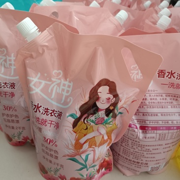 洗衣液香水味儿去污去渍不留痕护衣护色不伤手