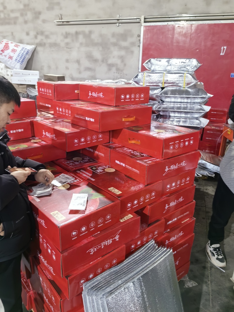 新疆阿克苏冰糖心苹果整车一件代发顺丰包邮代办精品果包加工