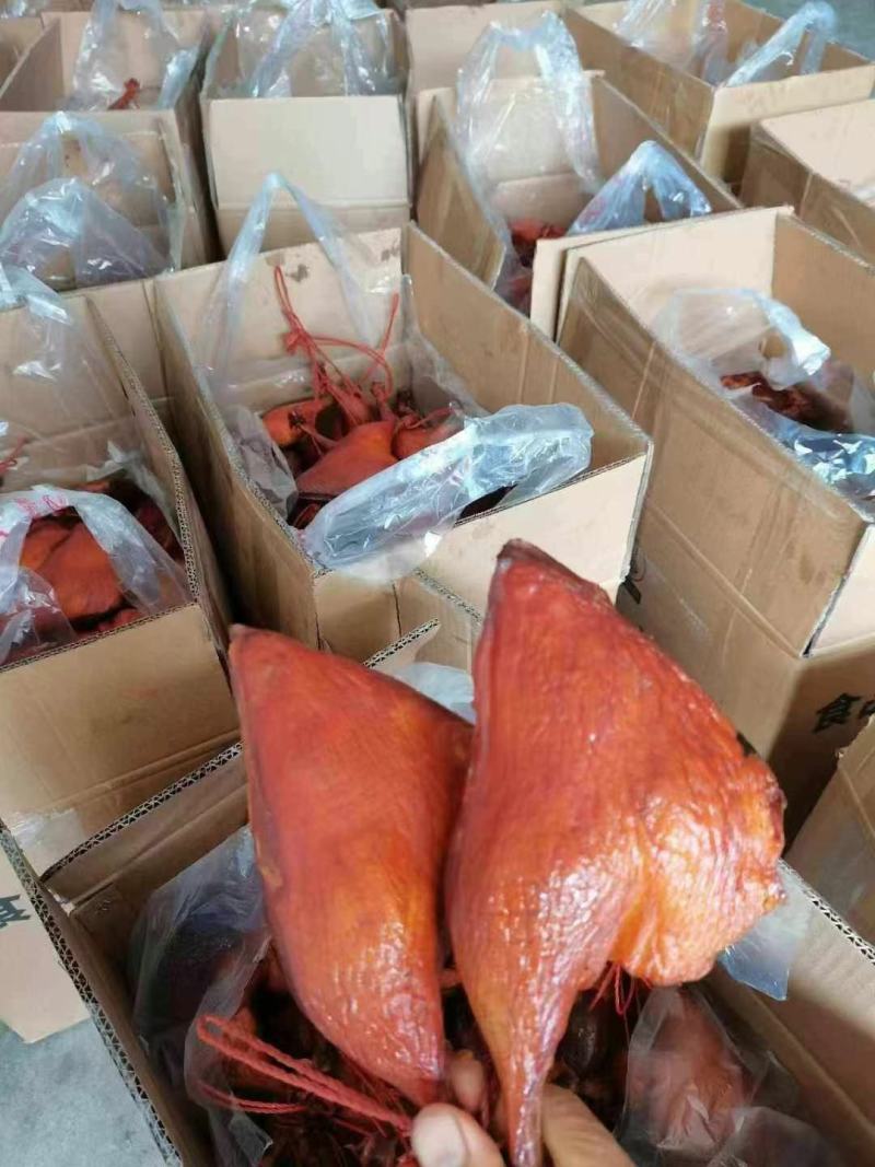 烟熏鸭边腿，颜色漂亮卖相好，一件50斤，现货供应