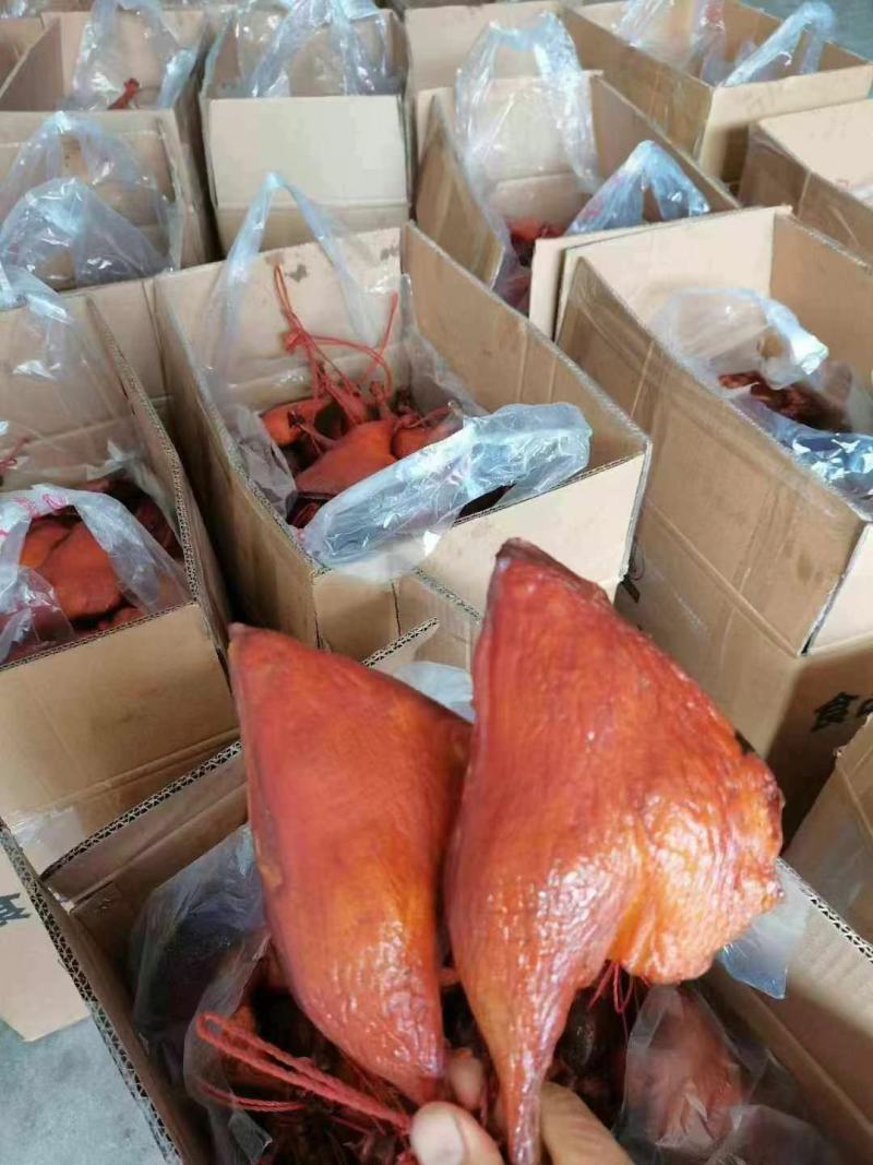 烟熏鸭边腿，颜色漂亮卖相好，一件50斤，现货供应