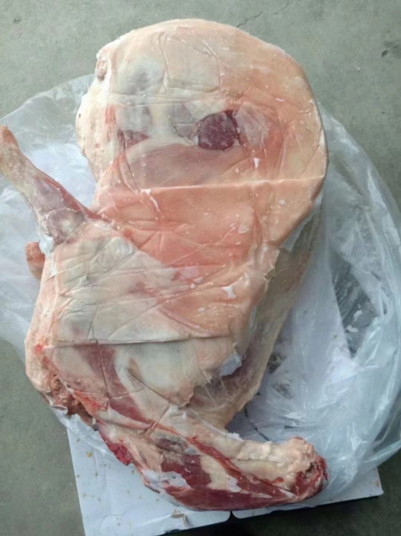 烧烤小肥肉，厂家直发，质量保证规格20斤一25斤左右。