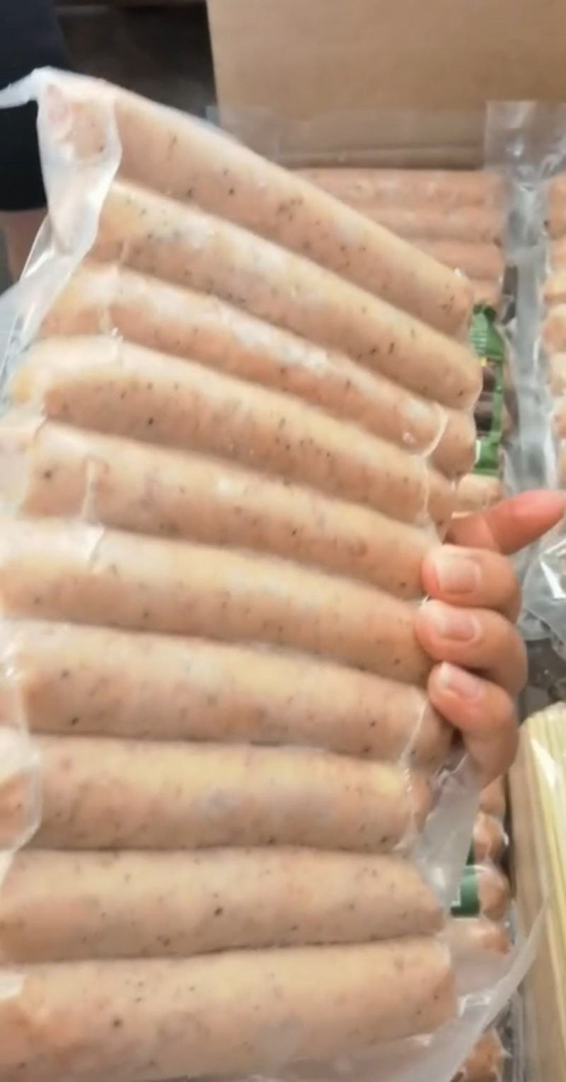 火山石烤肠，火山石烤肠纯肉肠脆皮香肠食材