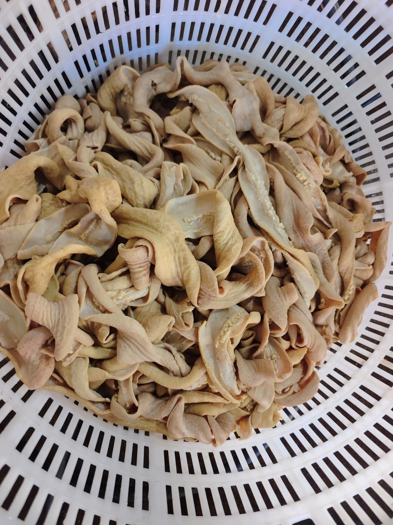 【牛小片肠】当地草原黄牛的小片肠，焯过水的抛开去油袋装！