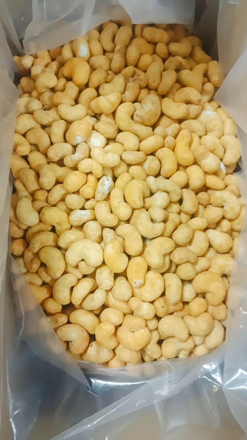 炭烧腰果小包装一箱约20包厂家供应