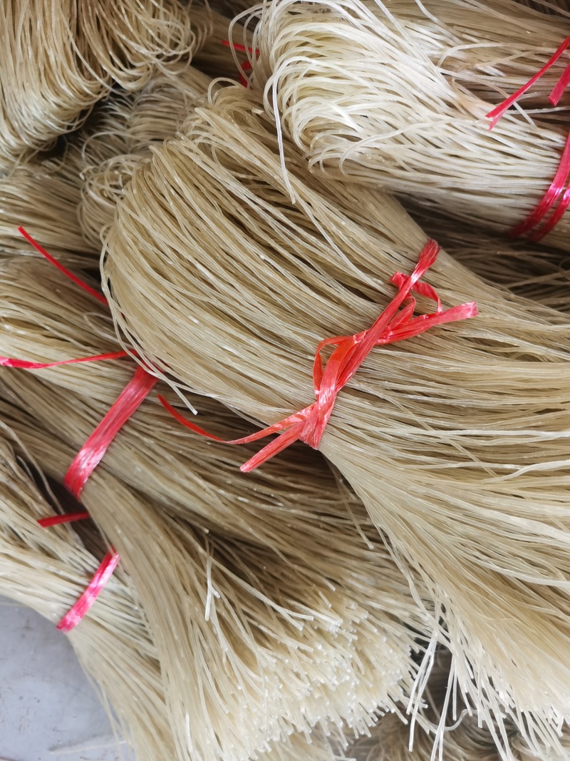 【工厂直供】红薯粉条电商代发常年供应量大从，证件齐全