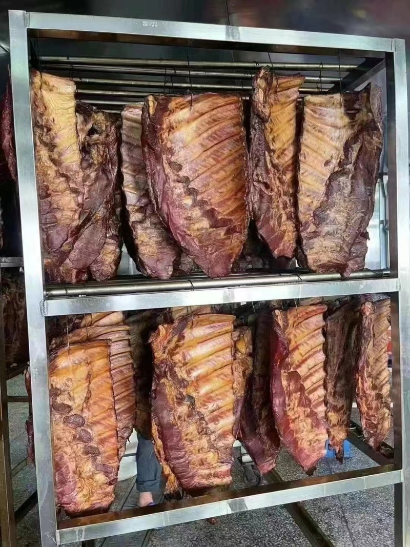 腊排骨烟熏腊排骨寸排骨地摊腊肉
