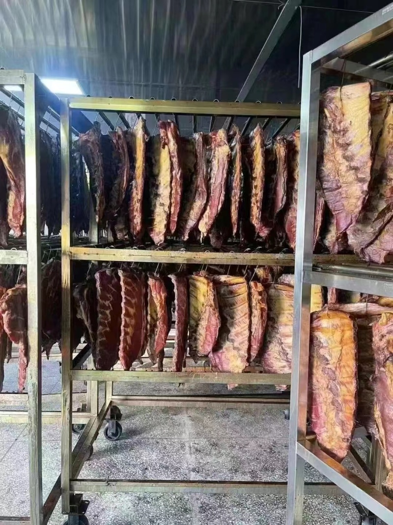 腊排骨烟熏腊排骨寸排骨地摊腊肉