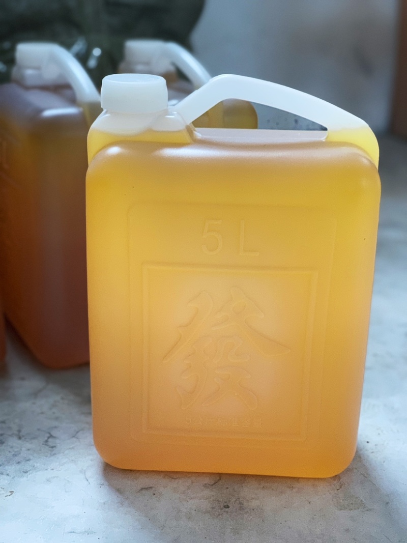 山东农家熟榨浓香纯花生油，农户自产花生油，欢迎电话联系