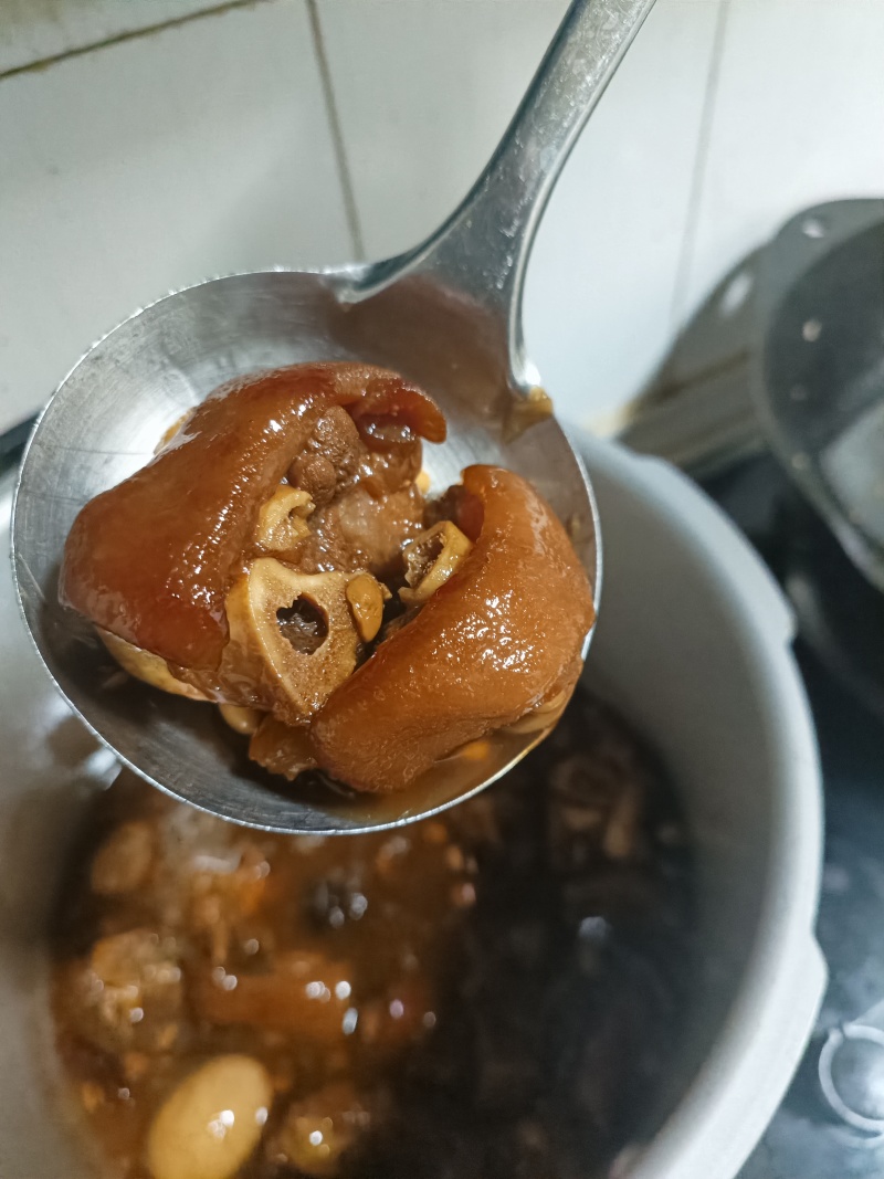 精品猪蹄块，带筋猪蹄块，个头均匀，带肉带筋