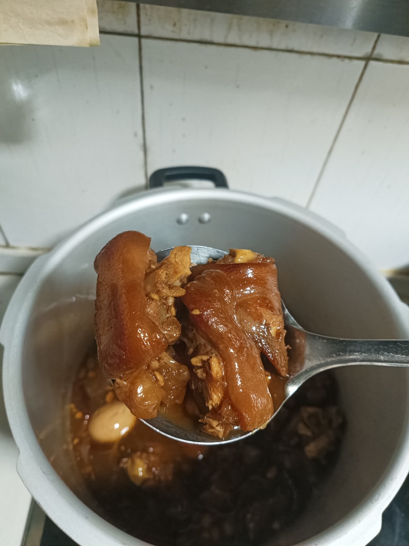 精品猪蹄块，带筋猪蹄块，个头均匀，带肉带筋