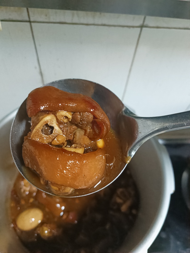 精品猪蹄块，带筋猪蹄块，个头均匀，带肉带筋