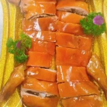 整只烤乳猪脆皮乳猪酒店半成品脆皮小香猪加热即食