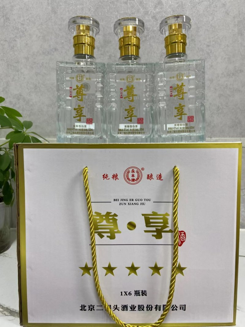 北京二锅头适合小超市小饭店，价格实惠。欢迎来电