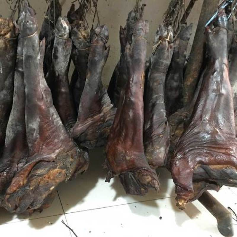 高品质四川烟熏腊猪脚，一手货源品质保障，全国发货。