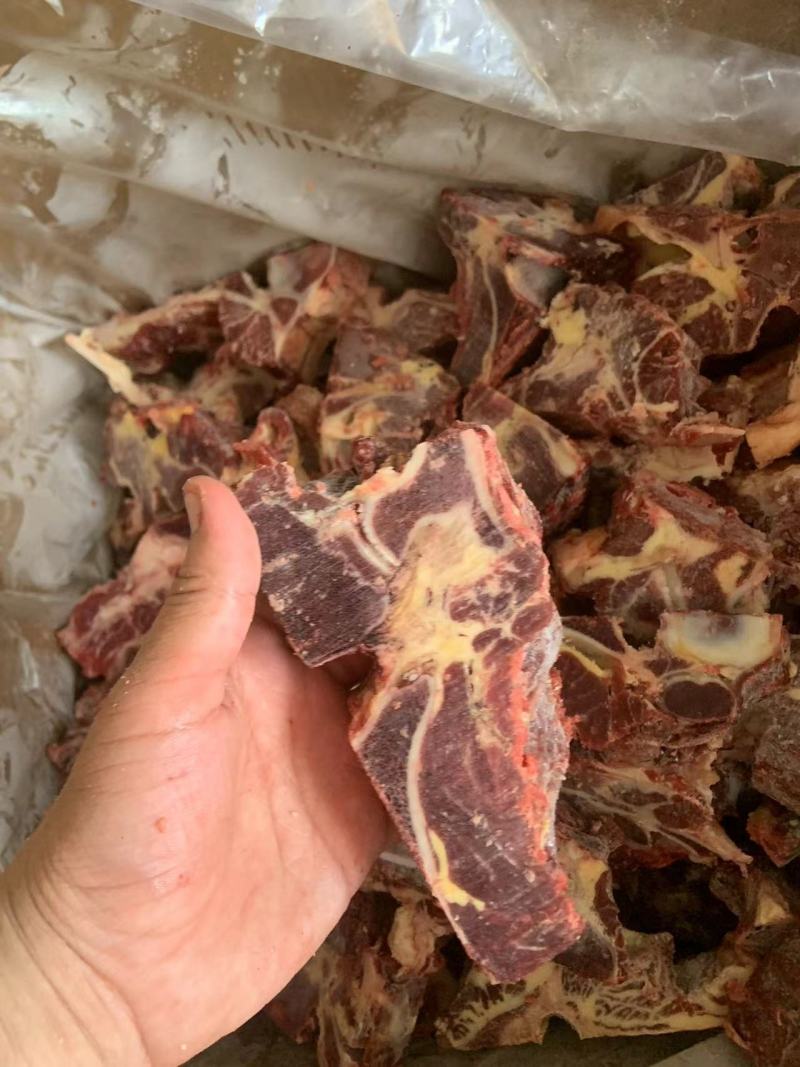 （河北大工厂）牛背骨。价格便宜，替代所有牛骨头。大满肉