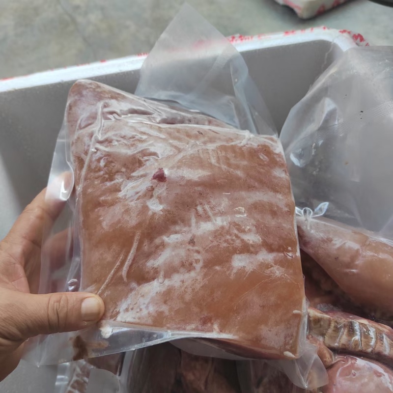 厂家去骨熟牛头肉跑江湖地摊散装整箱冻全熟牛脸商用批发黄牛