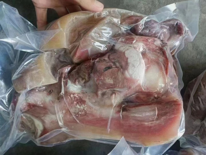 厂家去骨熟牛头肉跑江湖地摊散装整箱冻全熟牛脸商用批发黄牛