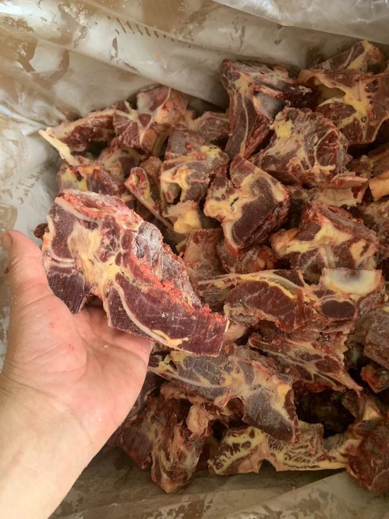（河北大工厂）牛背骨。价格便宜，替代所有牛骨头。大满肉
