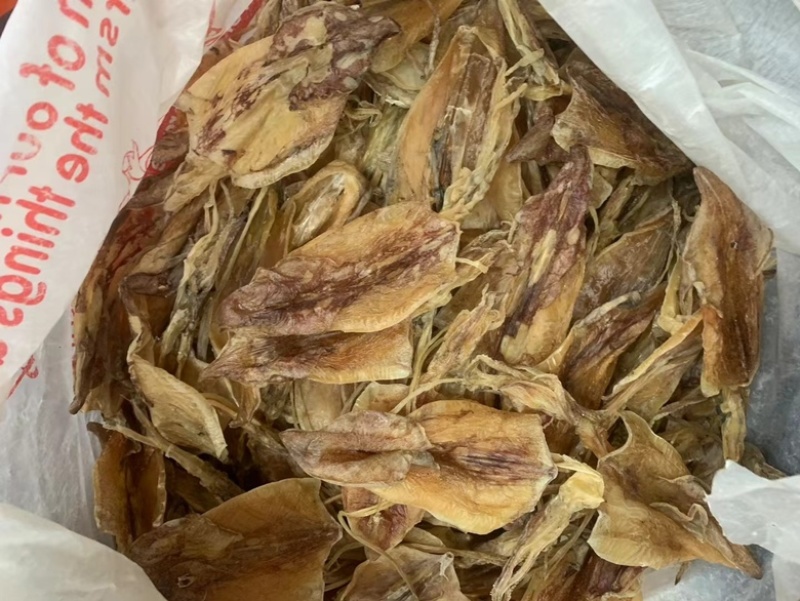 鱿鱼干船上吊晒鱿鱼干纯淡干足干鲜甜美味