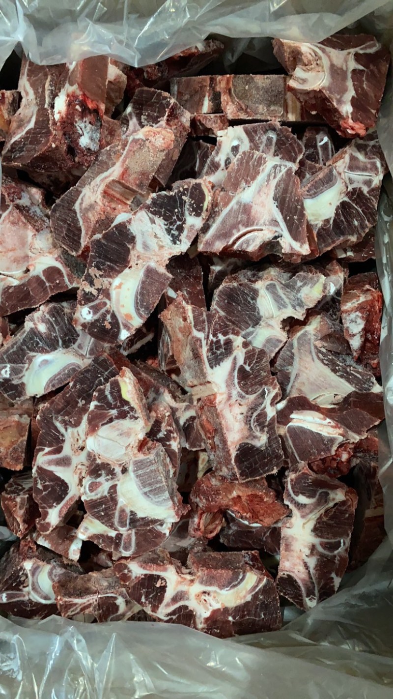 满肉牛脖骨，国产美味，纯干，肉很多，价格实惠，可切段。