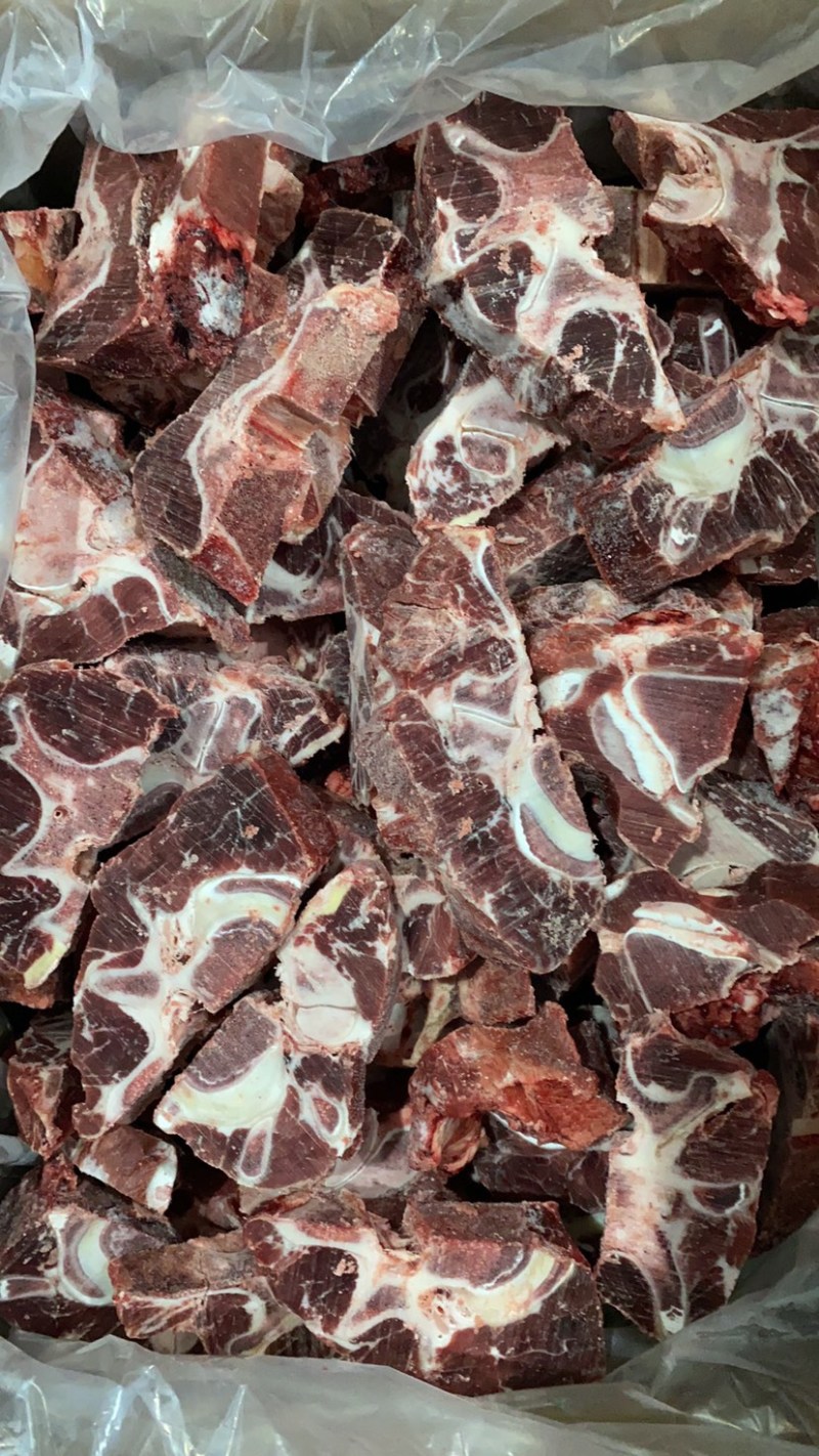 满肉牛脖骨，国产美味，纯干，肉很多，价格实惠，可切段。