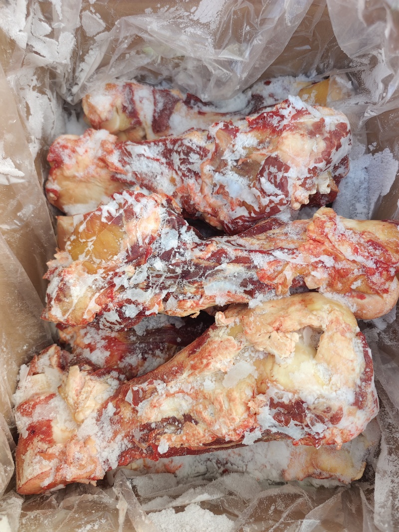 【牛肉棒骨】当地草原黄牛的屠宰场直销，超码的，免费加工！