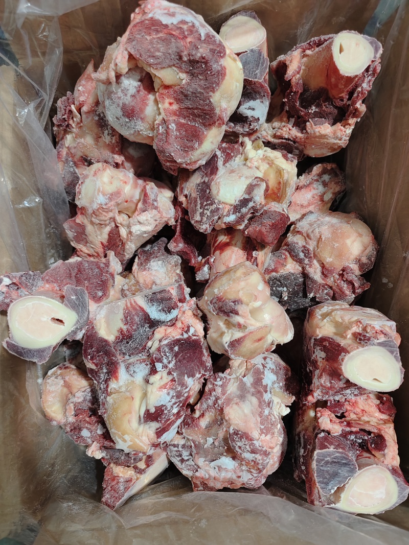 【牛肉棒骨】当地草原黄牛的屠宰场直销，超码的，免费加工！