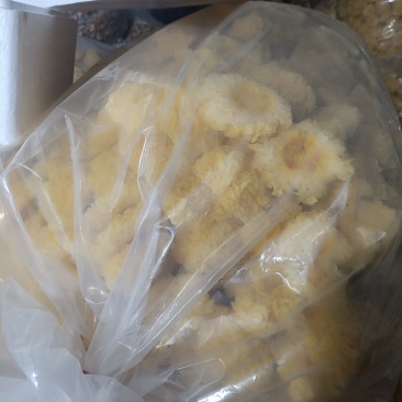 银耳干品，工厂基地智能出菇棚鲜品烘干品，大批量欢迎联系。