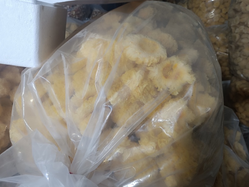 银耳干品，工厂基地智能出菇棚鲜品烘干品，大批量欢迎联系。