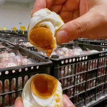 真空破壳咸鸭蛋，常年有货，量大价优，全国发货，欢迎合作