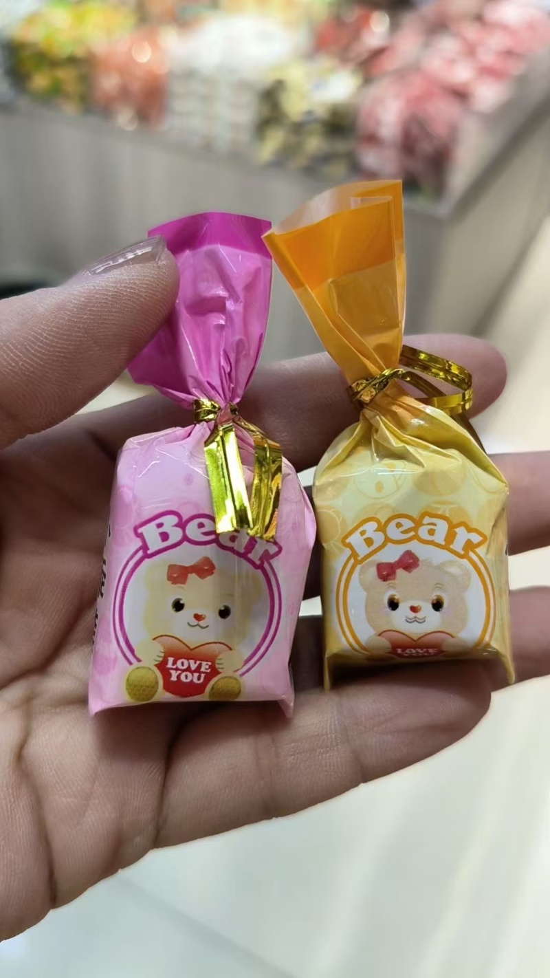 《水果硬糖》，酥糖，奶糖，软糖巧克力糖品种多多。