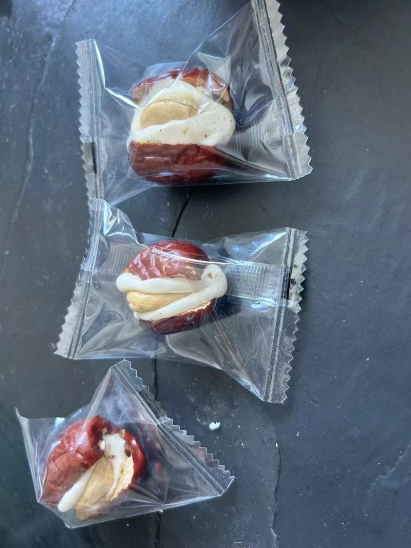 支持一件代发网红**腰果泡芙枣