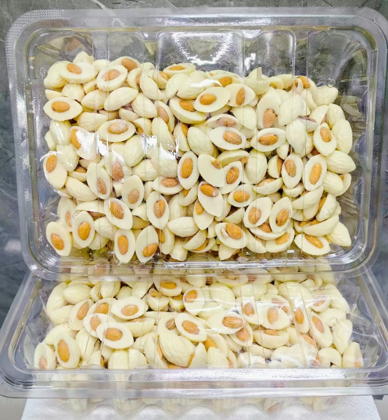 坚果巴旦木独立装散装抹茶草莓白巧克力黑巧克力味