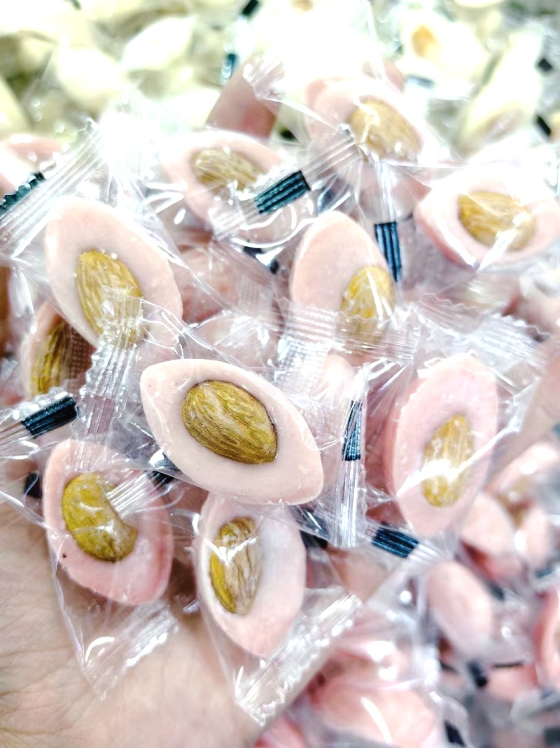 坚果巴旦木独立装散装抹茶草莓白巧克力黑巧克力味