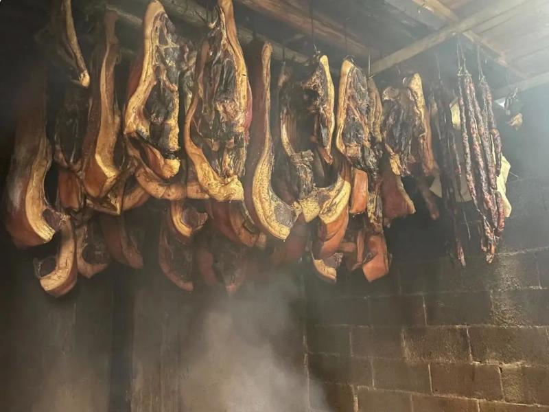 优质烟熏腊肉，保证质量，全国发货。