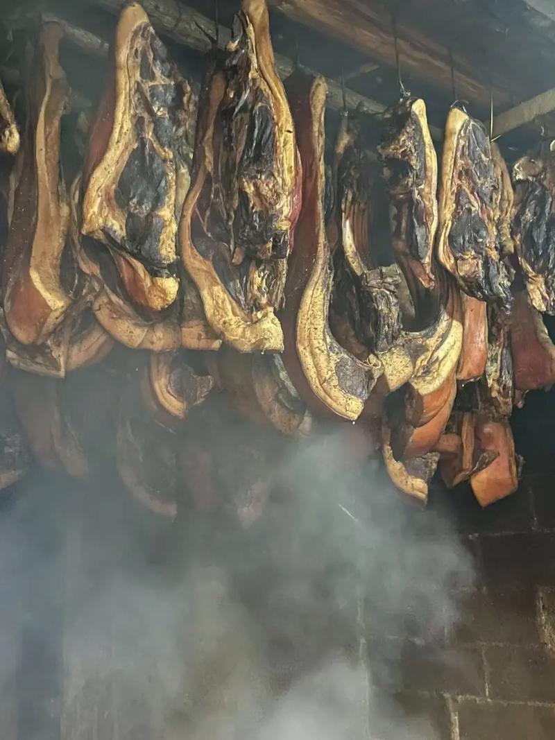 优质烟熏腊肉，保证质量，全国发货。