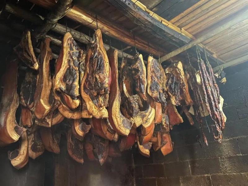 优质烟熏腊肉，保证质量，全国发货。