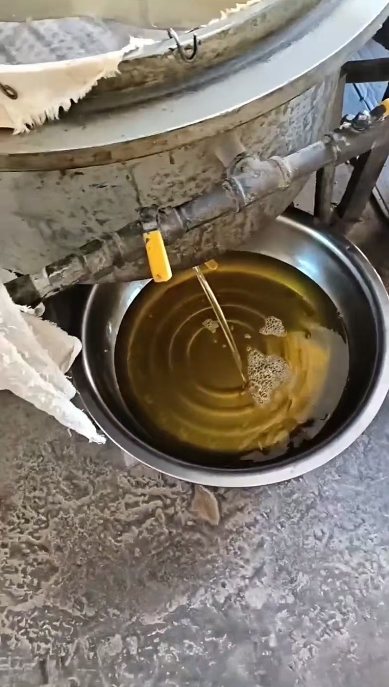 健康花生油，常年生产加工，放心品质诚信经营，欢迎下单