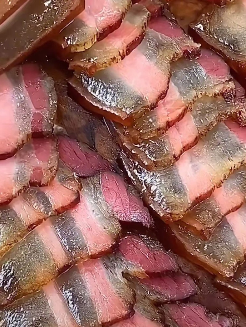 湖南传统烟熏腊肉，五花偏肥腊肉，厂家直销，24小时发货