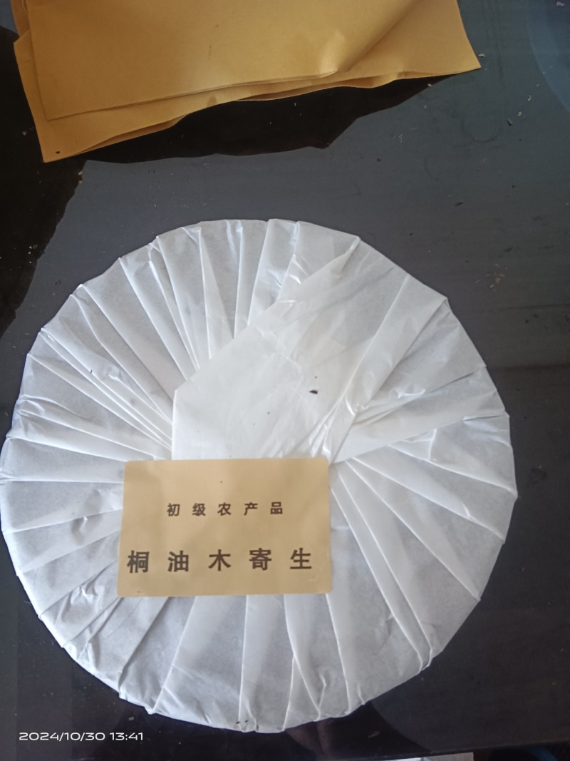桐油树寄生茶饼，味甘