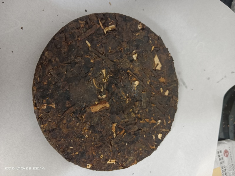 桐油树寄生茶饼，味甘