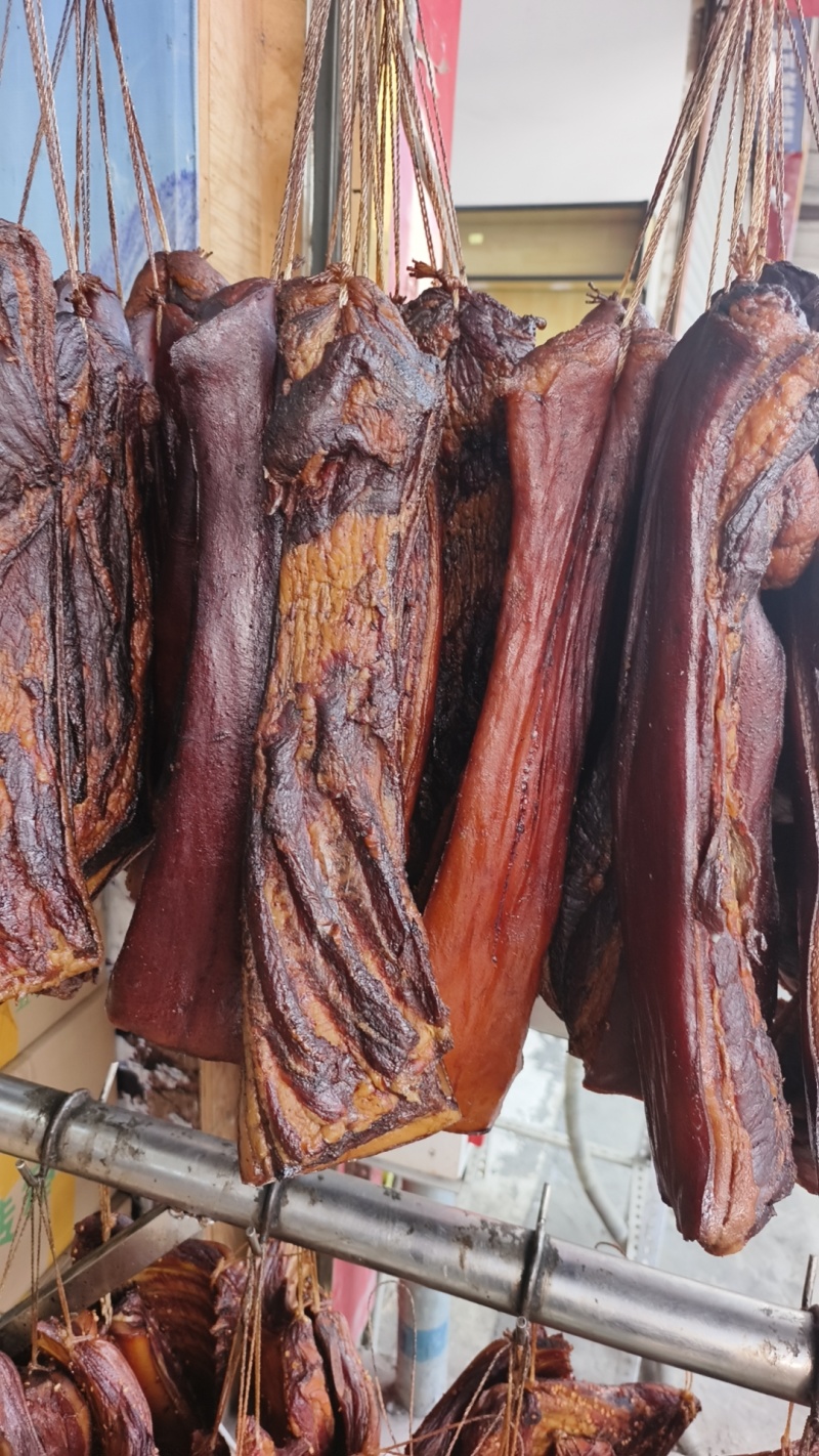 挑骨老腊肉，农村人养的猪，晶莹剔透，回味留香