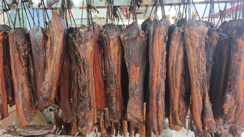 挑骨老腊肉，农村人养的猪，晶莹剔透，回味留香